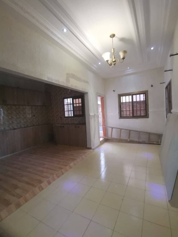 Villa luxueuse de 6 pièces avec jardin et garage privé pour 2 voitures