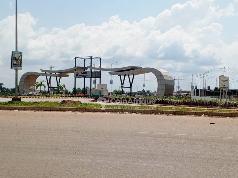 Terrain de 4500 m² avec titre foncier - Opportunité d'investissement à proximité d'une zone industrielle