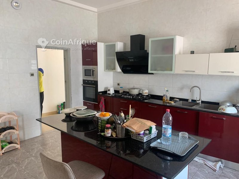 Villa luxueuse de 8 pièces avec titre foncier sécurisé