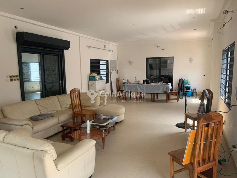 Villa luxueuse de 8 pièces avec titre foncier sécurisé