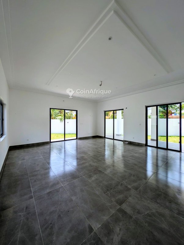 Villa luxueuse de 7 pièces avec grand jardin et garage spacieux