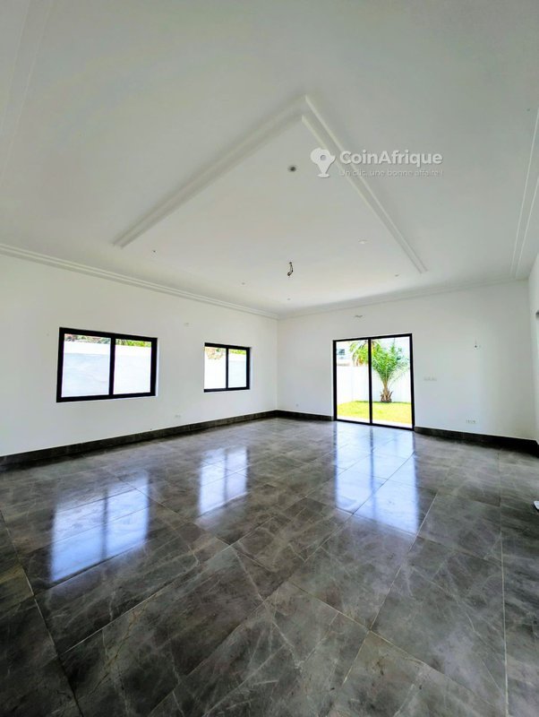 Villa luxueuse de 7 pièces avec grand jardin et garage spacieux