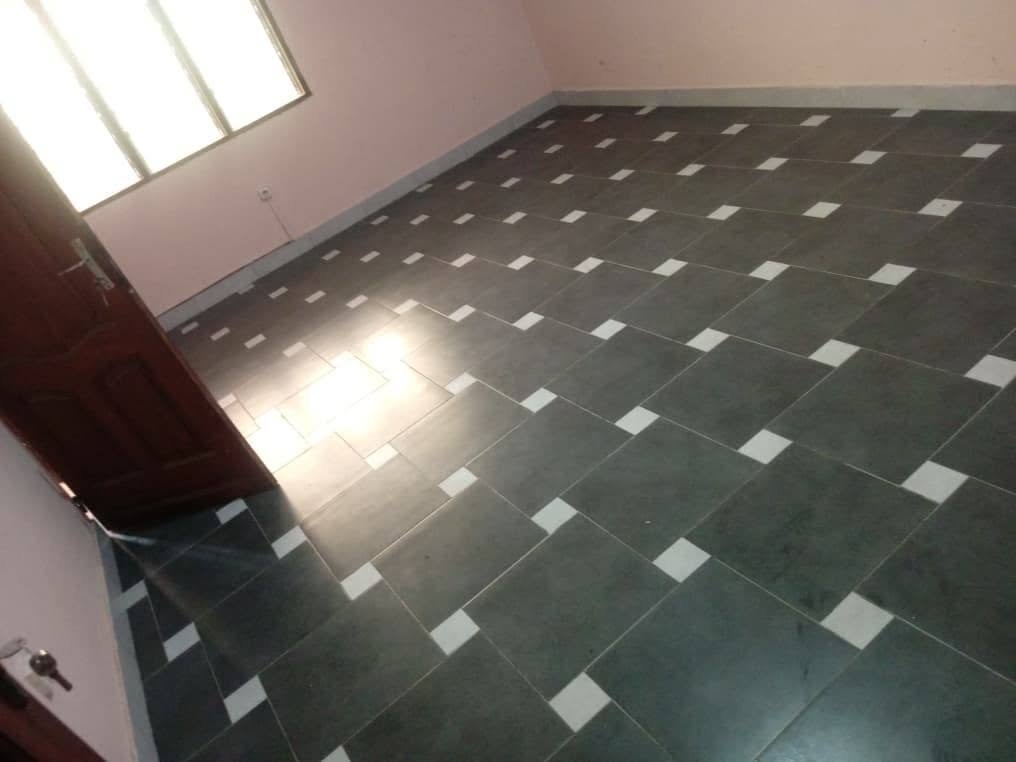 Appartement F2 avec arrière-cour spacieuse et sécurité privée