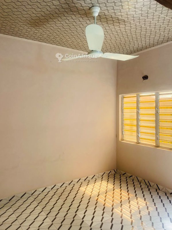 Maison locative récente avec 3 chambres et revenu locatif attractif