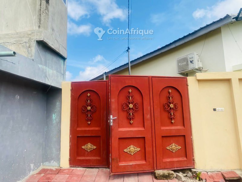 Maison locative récente avec 3 chambres et revenu locatif attractif