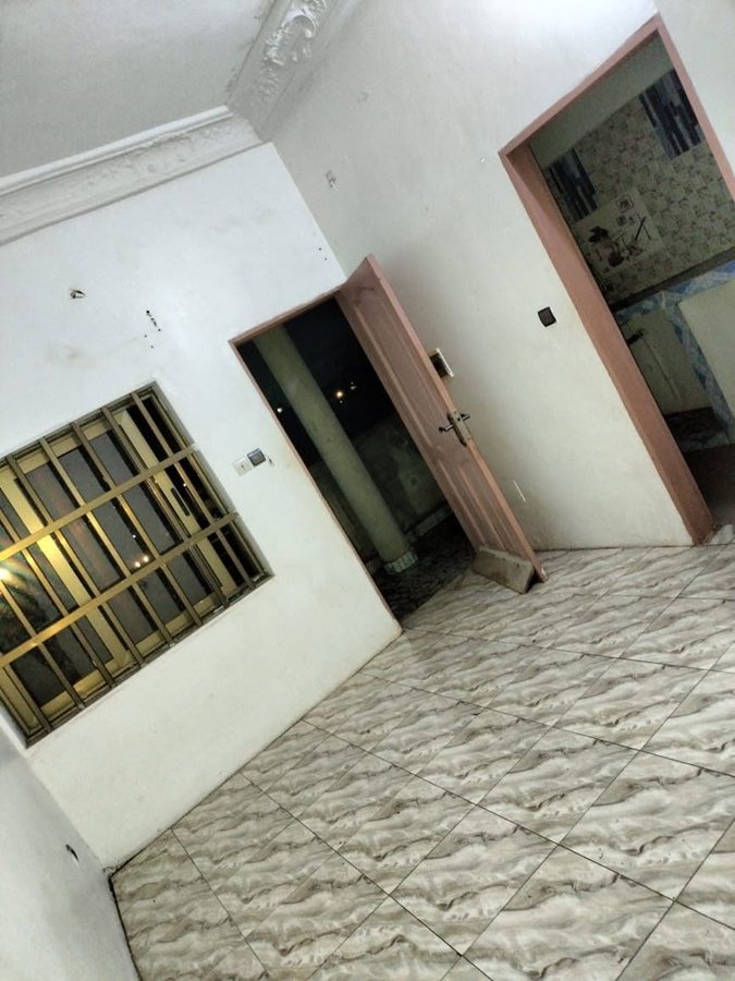 Appartement cosy d'une pièce avec cuisine et douche séparées
