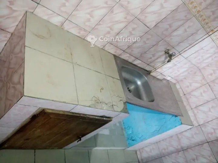 Appartement cosy d'une pièce avec placard intégré