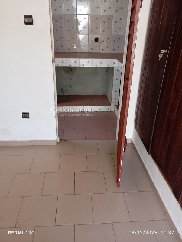 Appartement cosy d'une pièce avec placard intégré