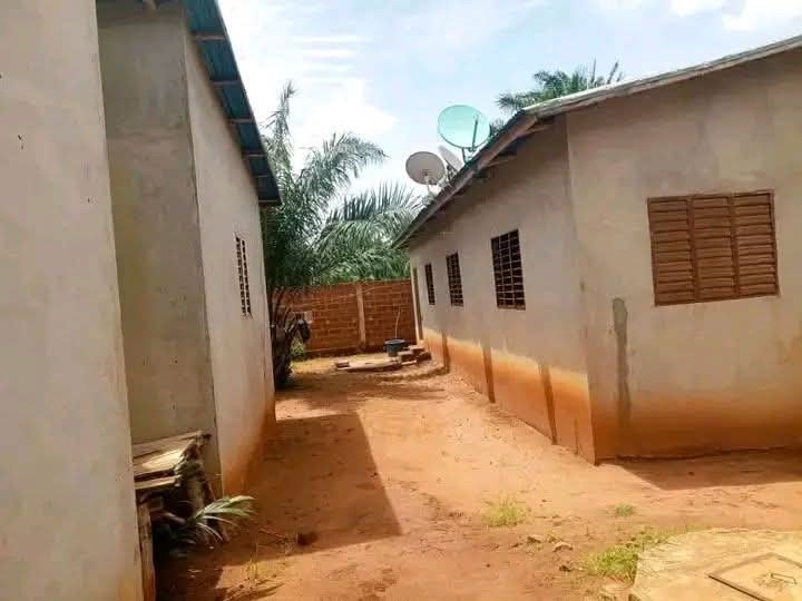 Maison neuve de 3 chambres avec système de forage et panneaux solaires