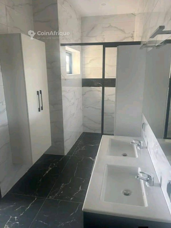 Villa luxueuse de 4 chambres avec piscine privée et terrasses spacieuses
