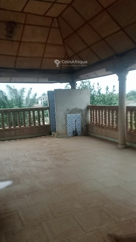 Villa luxueuse R+2 avec 5 chambres, climatisation et espace de fête