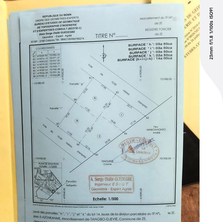 Terrain exceptionnel de 1400 m² avec titre foncier personnel et emplacement stratégique