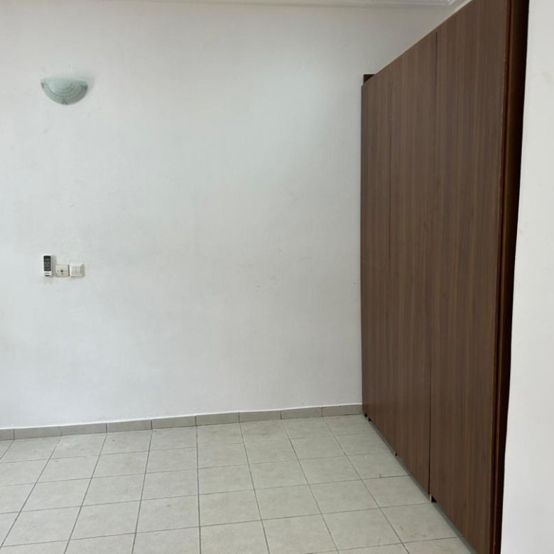 Villa luxueuse de 4 chambres avec climatisation et accès véhicule dans un quartier résidentiel