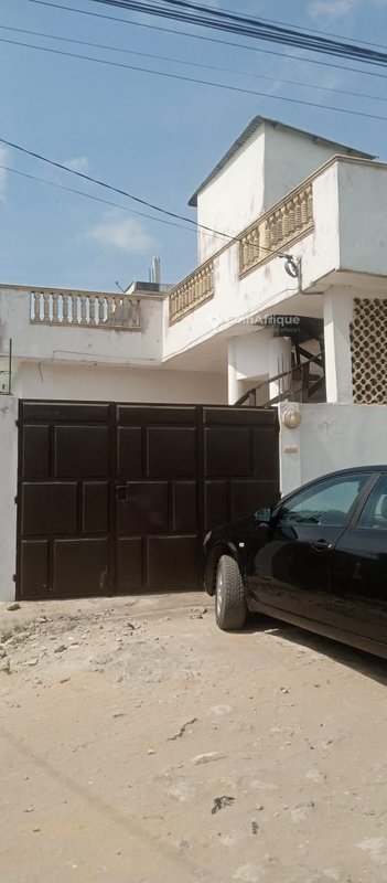 Villa luxueuse R+1 avec 3 chambres et terrasses spacieuses