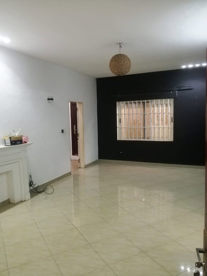 Appartement de 2 pièces seul au rez-de-chaussée - Idéal pour bureau ou habitation