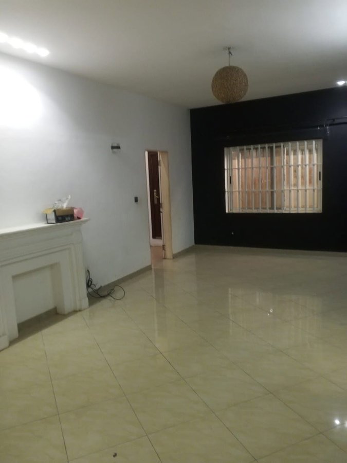 Appartement de 2 pièces seul au rez-de-chaussée - Idéal pour bureau ou habitation