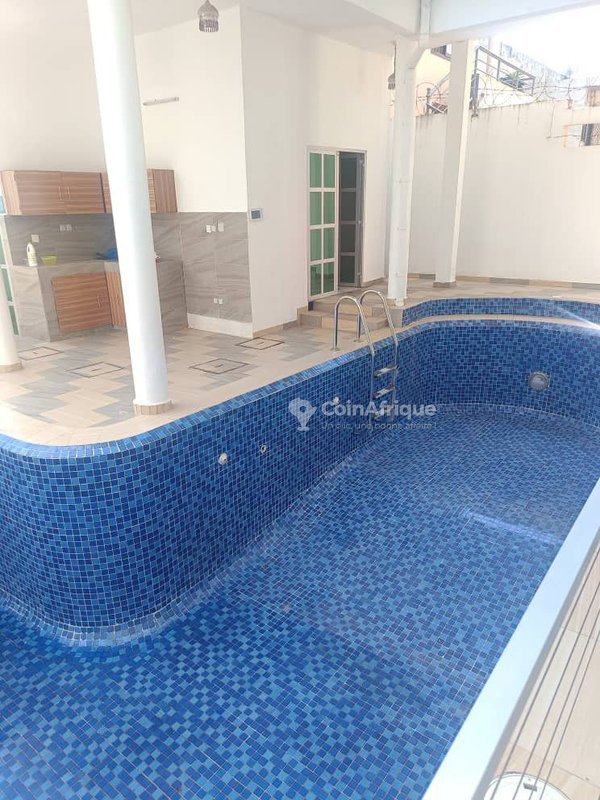 Villa luxueuse de 5 pièces avec piscine et énergie solaire