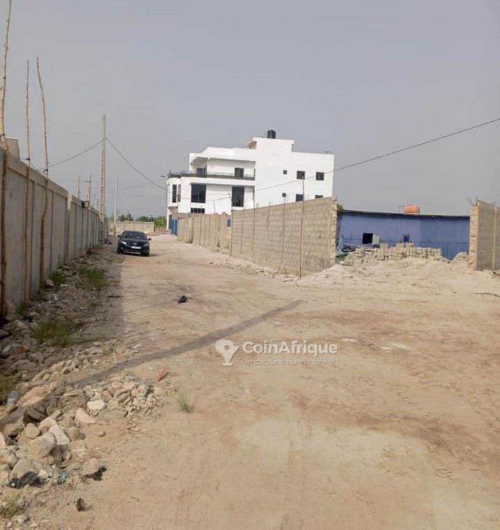 Terrain résidentiel viabilisé avec titre foncier - 350 m² dans un quartier calme et exclusif