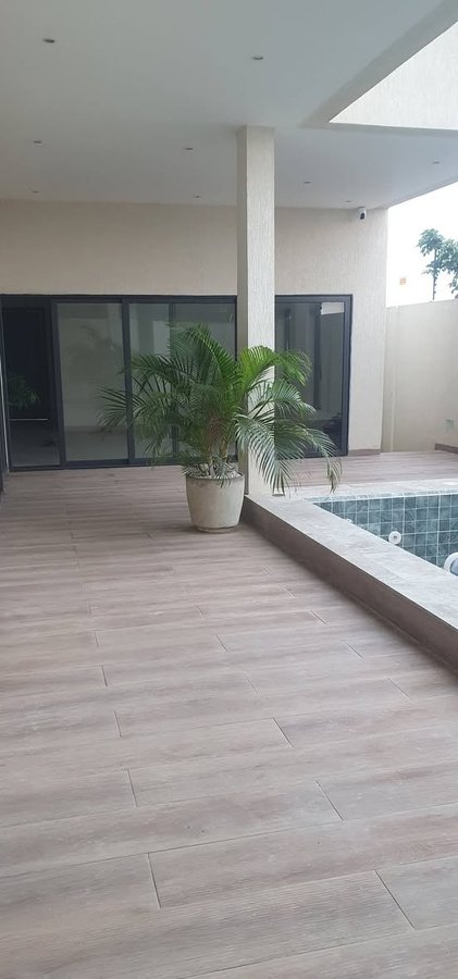 Villa luxueuse de 4 pièces avec piscine et climatisation