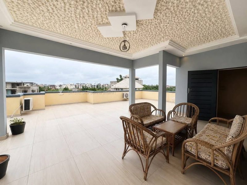 Appartement meublé de 3 pièces avec terrasse aménagée et équipements haut de gamme