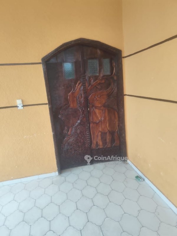 Villa luxueuse de 7 pièces avec piscine privée et espaces aérés