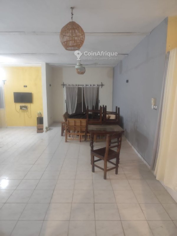 Villa luxueuse de 7 pièces avec piscine privée et espaces aérés