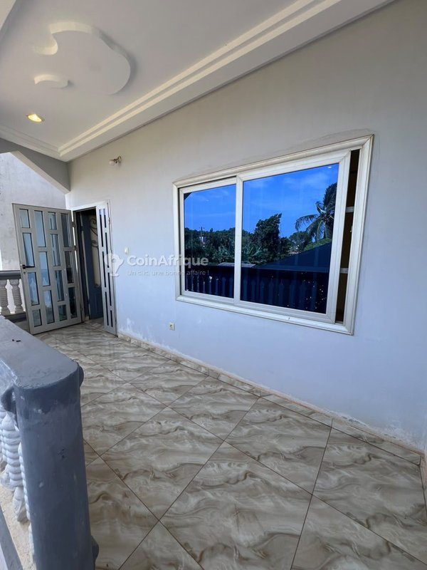 Appartement 2 pièces avec séjour luxueux et garage privé