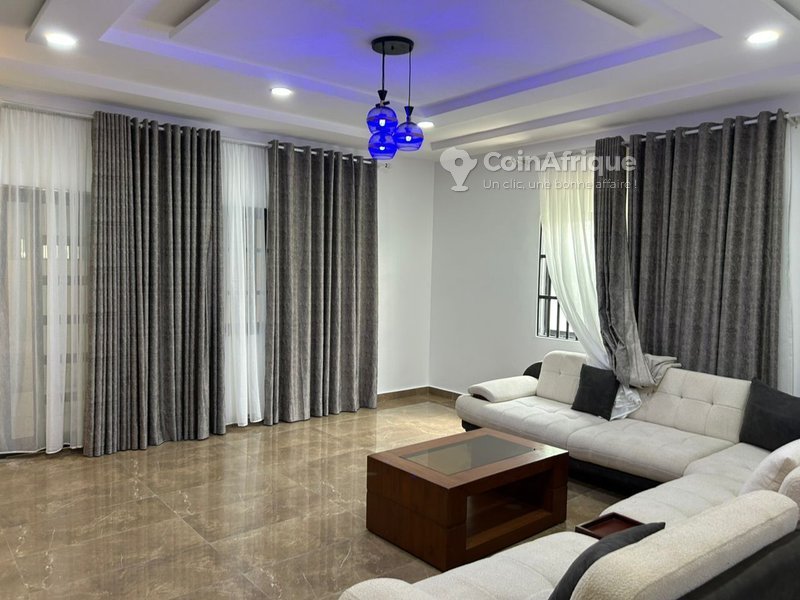 Appartement Meublé de 3 Pièces avec Équipements Modernes et Sécurité Renforcée