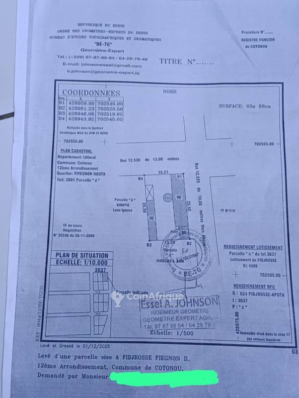 Terrain résidentiel à angle de rue avec titre foncier