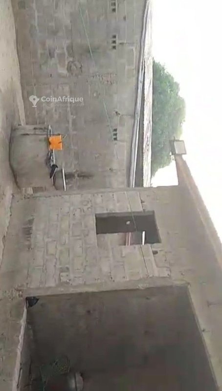 Maison de standing avec 2 chambres et papiers complets en position stratégique