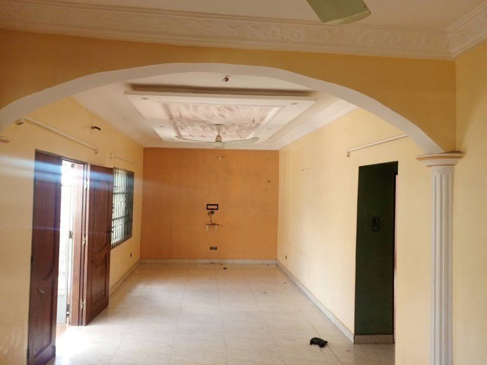 Maison de charme avec 2 chambres et garage - Accès plain-pied et rangements optimisés