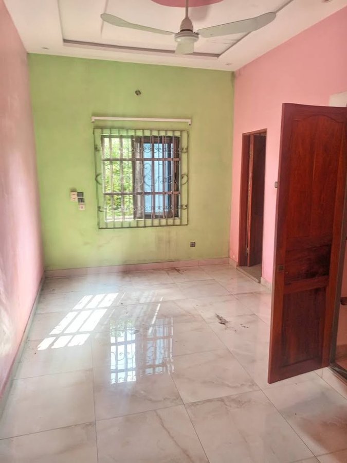 Maison de charme avec 2 chambres et garage - Accès plain-pied et rangements optimisés