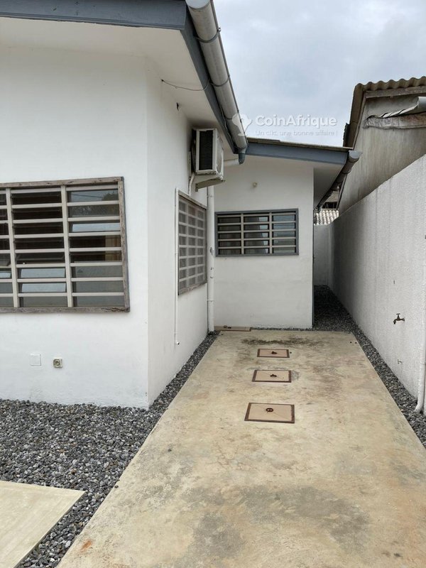 Appartement meublé de 2 chambres avec garage double et proximité de la plage