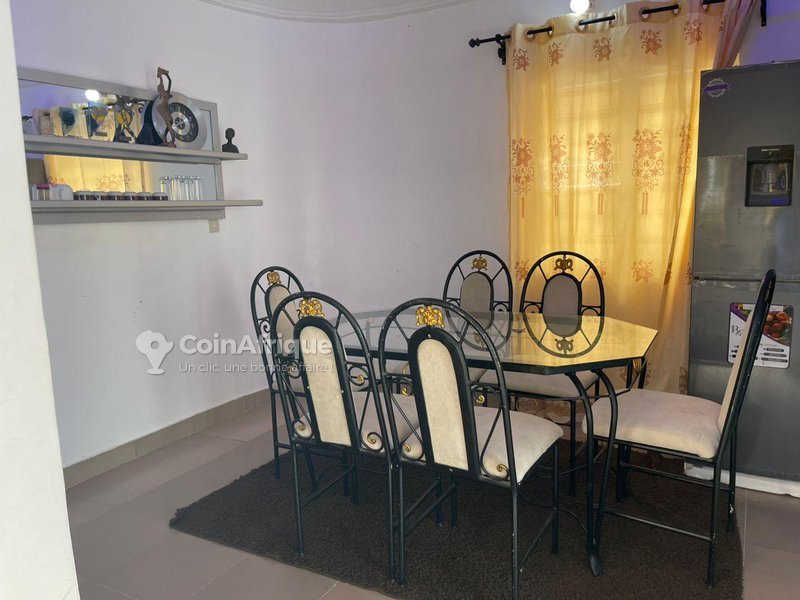 Appartement meublé de 2 chambres avec garage double et proximité de la plage