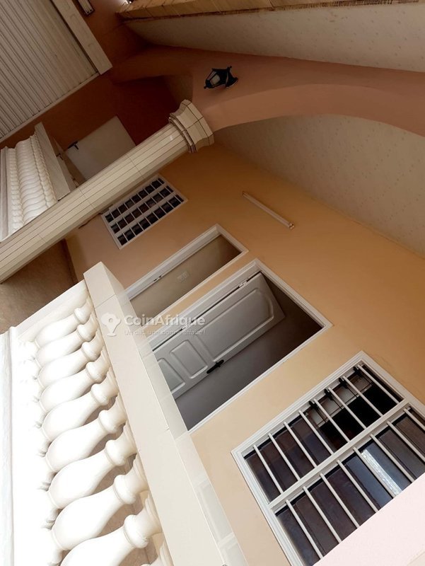 Maison locative spacieuse de 3 pièces avec climatisation et terrasse