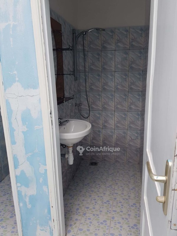 Maison locative spacieuse de 3 pièces avec climatisation et terrasse