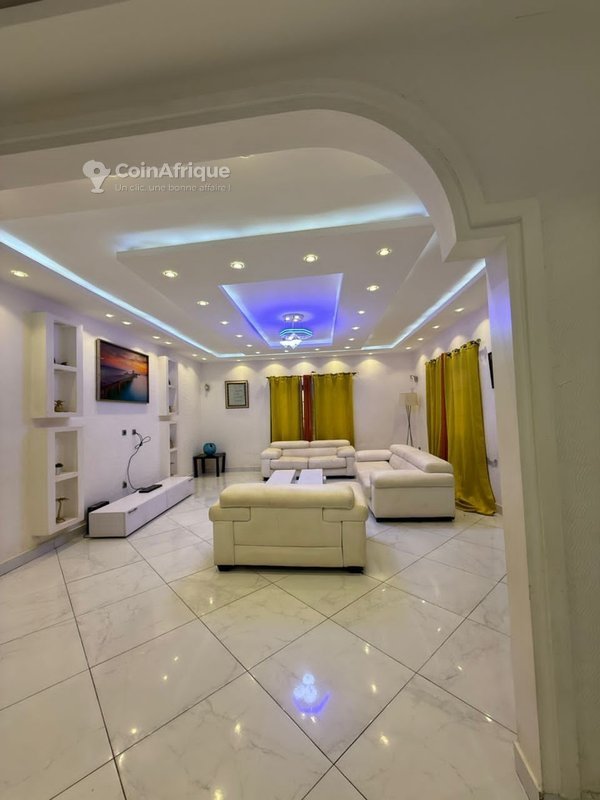 Villa luxueuse de 5 pièces avec jardin et garage fermé