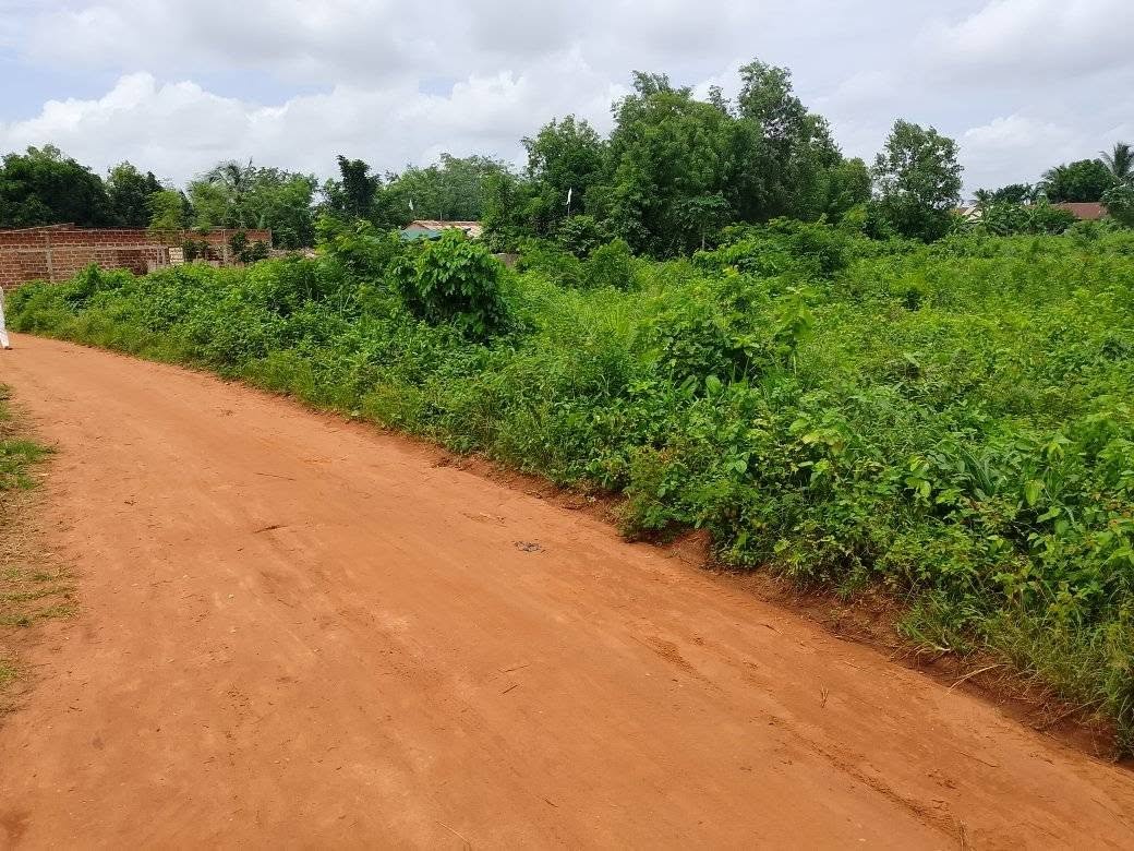 Terrain à vendre avec emplacement stratégique et opportunité d'investissement