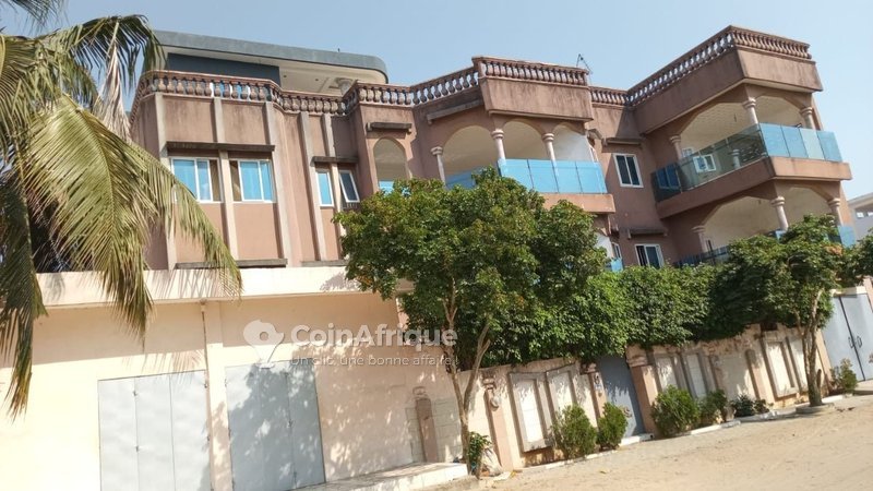 Villa luxueuse de 12 pièces avec titre foncier personnel