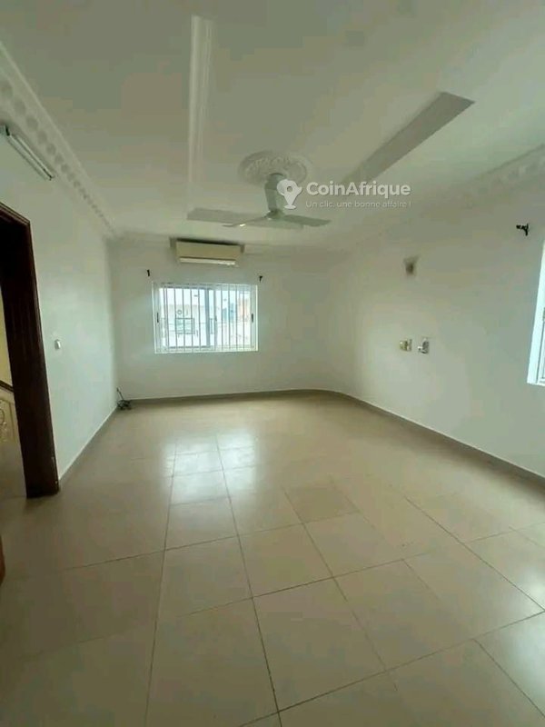 Villa luxueuse de 5 pièces avec piscine et jardin spacieux