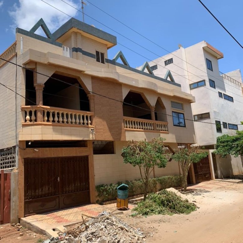 Villa luxueuse de 7 pièces avec climatisation, garage et terrasse spacieuse
