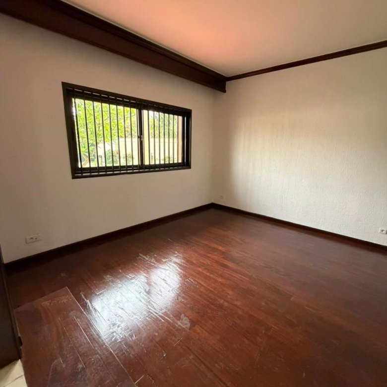 Villa luxueuse de 4 pièces avec piscine et jardin