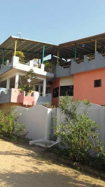 Immeuble exceptionnel de 12 pièces avec piscine et espaces professionnels haut de gamme