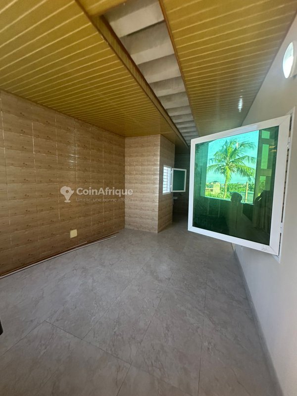 Appartement de 3 pièces avec terrasse personnelle et cuisine moderne