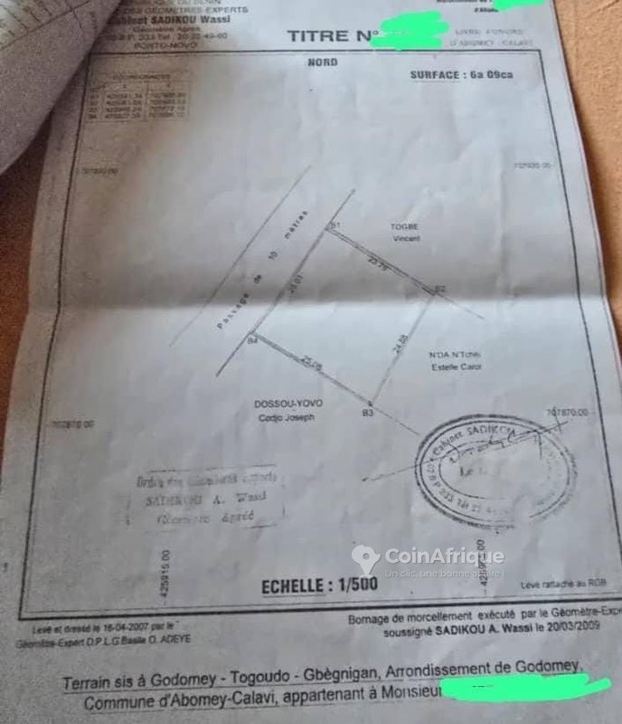 Terrain clôturé de 609 m² avec titre foncier personnel