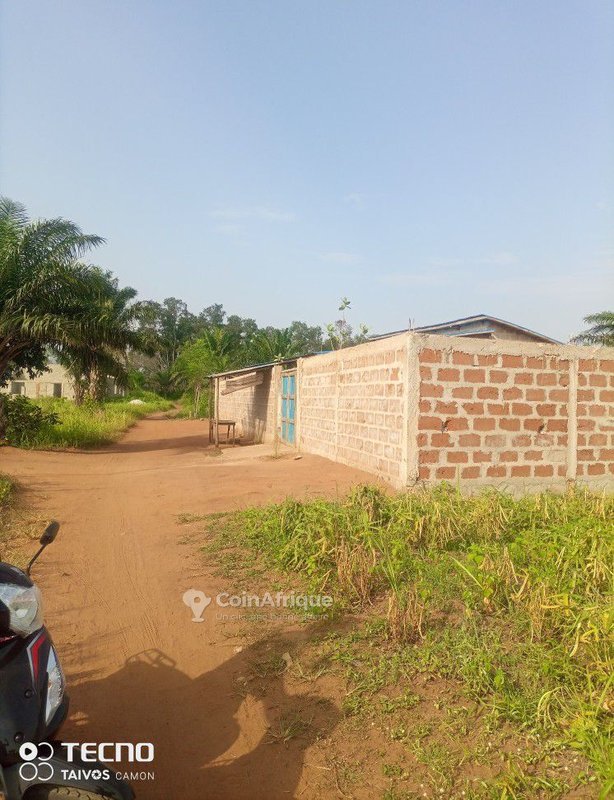 Terrain habitable de 450 m² avec acte notarié sécurisé